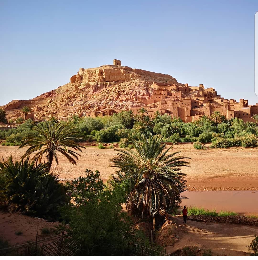 Ait Ben Haddou Kasbah perched on a hill with the desert stretching out in the foreground